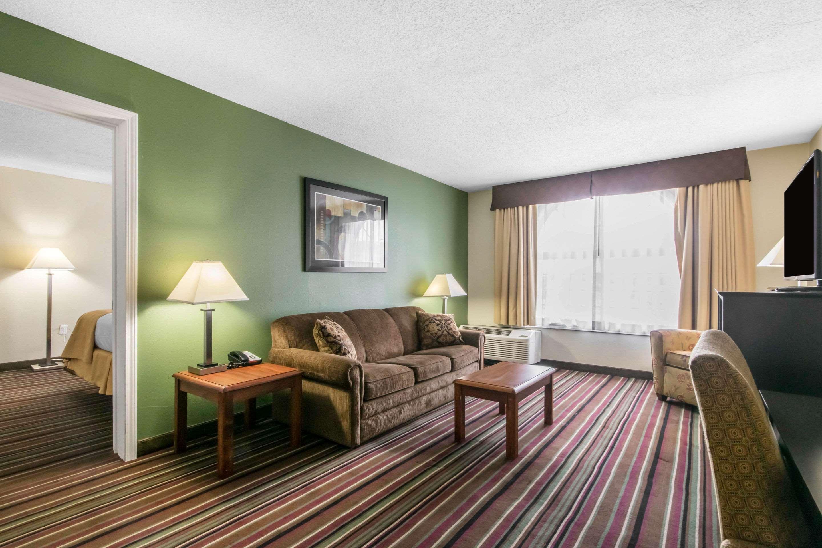 Quality Inn & Suites Horse Cave Экстерьер фото