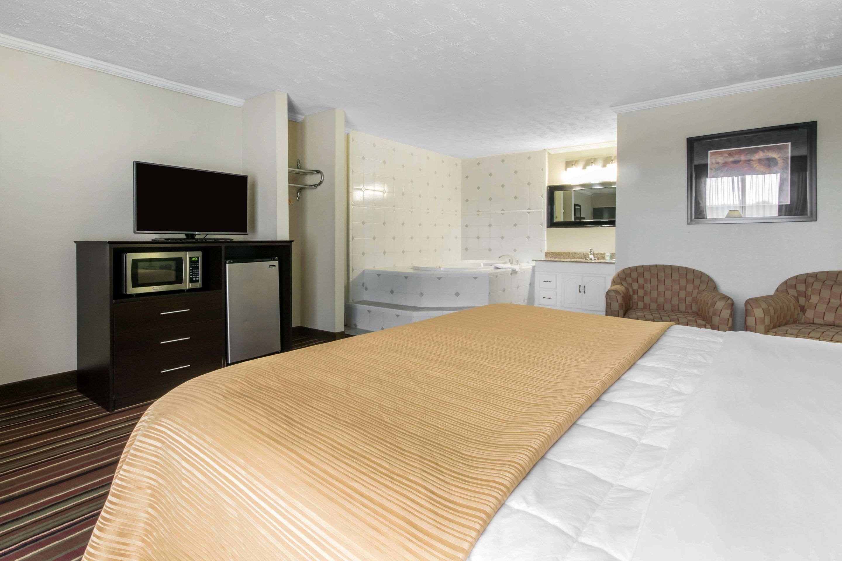 Quality Inn & Suites Horse Cave Экстерьер фото