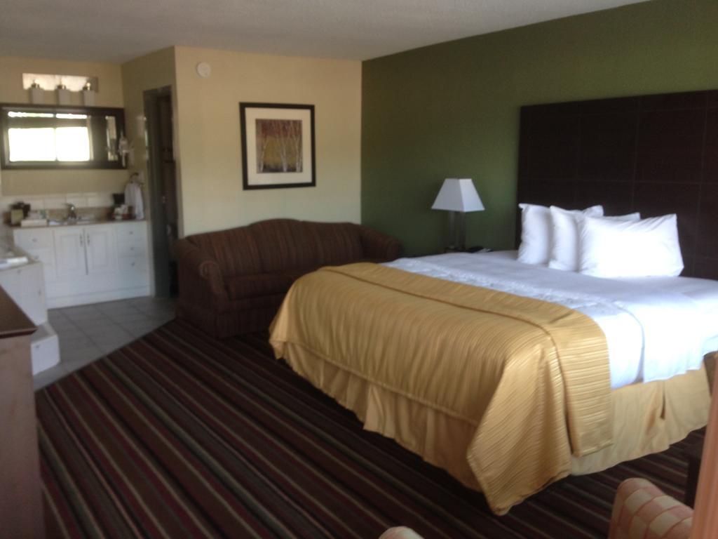 Quality Inn & Suites Horse Cave Экстерьер фото