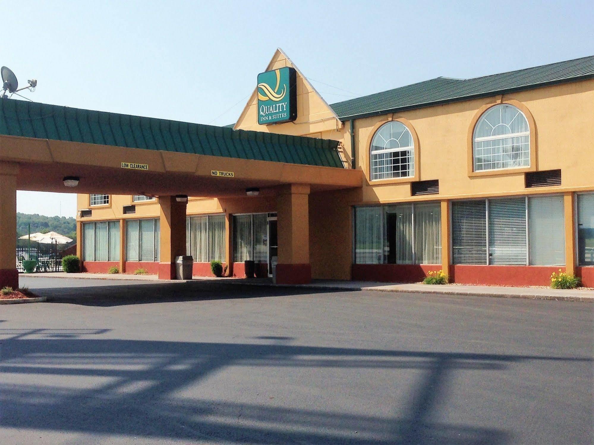 Quality Inn & Suites Horse Cave Экстерьер фото